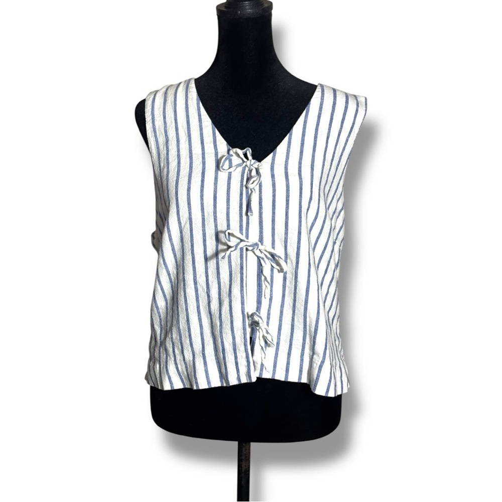 Lauren Conrad 2-Piece White and Blue Striped Lightweight Tie Up Top & Bottom Set - Picture 5 of 16